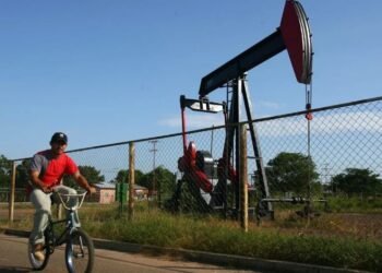 Venezuela mantiene crecimiento de la producción de crudo en medio de su apertura petrolera