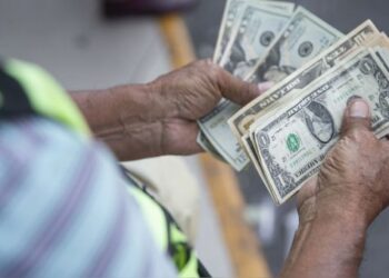 El dólar oficial en Venezuela supera la barrera de los 600 bolívares