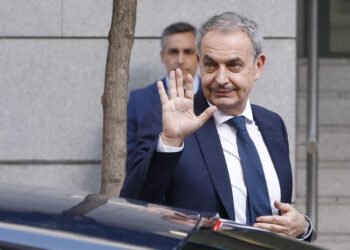 Juez rechaza retirar el pasaporte a Zapatero y no le impone ninguna medida cautelar por el caso Plus Ultra