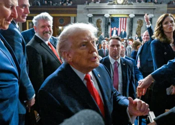 Trump asegura que Starmer dimitirá como primer ministro de Reino Unido