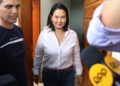 Peruanos esperan el fin de la revisión de actas observadas con leve ventaja de Fujimori