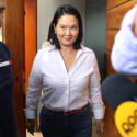 Peruanos esperan el fin de la revisión de actas observadas con leve ventaja de Fujimori