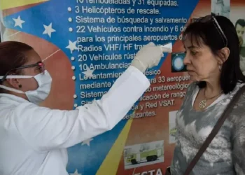 Vigilan aeropuertos y puertos tras advertencia de OMS por trasmisión de ébola