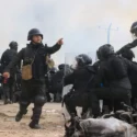 Al menos dos policías resultan heridos por disparos durante un intento de desbloqueo en Bolivia
