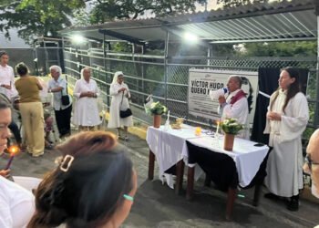 Familiares de presos políticos rinden homenaje a Carmen Teresa Navas en El Rodeo