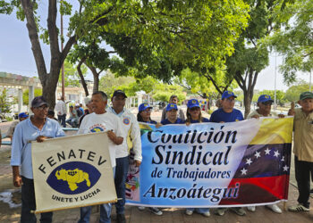 Coalición Sindical se concentró en la plaza Bombón para exigir aumento salarial