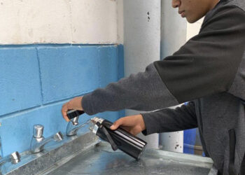 Estudiantes de El Tigre construyen bebedero con sistema para garantizar agua limpia