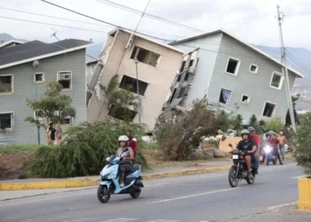 Cabello: hay más de 100 edificios colapsados y 70.000 familias afectadas en La Guaira