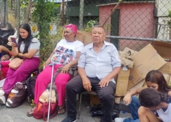 Residentes del edificio Vermonth en Caracas solicitan ayuda urgente tras sismo (+Fotos)