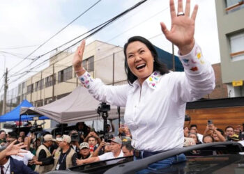 Fujimori vuelve a situarse por delante de Sánchez en la recta final del escrutinio en Perú