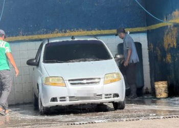 Negocios reinventan sus operaciones para sobrevivir a la crisis hídrica en Cumaná