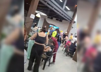 Más de 20 damnificados de La Guaira zarparon desde Anzoátegui hacia Margarita para reunirse con sus familiares