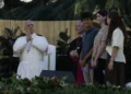 El papa pide a los jóvenes en Madrid que sean "la chispa de una humanidad nueva"