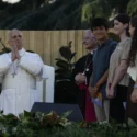 El papa pide a los jóvenes en Madrid que sean "la chispa de una humanidad nueva"