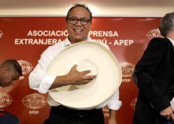 Sánchez mantiene 0,25 puntos de ventaja sobre Fujimori con 95 % de votos contados en Perú
