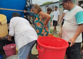 Cumaneses denuncian desgaste físico y emocional tras 100 días sin agua