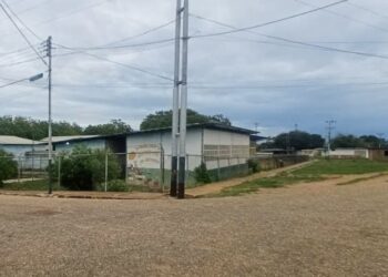 Fue reparado el poste energizado en la población de Santa Rosa