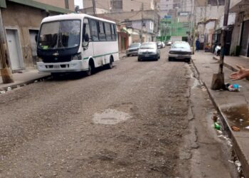 Conductores anhelan rehabilitación de dos calles del centro de Puerto La Cruz