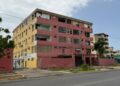 Familias alertan sobre el deterioro estructural del edificio Manhattan en Cumaná