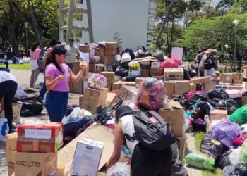 Solidaridad con víctimas de los terremotos se desbordó en la Plaza del Rectorado de la UCV
