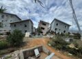 Vecinos y familiares escarban en zonas devastadas por los terremotos mientras el tiempo se agota para las personas atrapadas