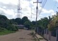 Piden revisión de poste de alumbrado público en sector Las Piñas de Aragua