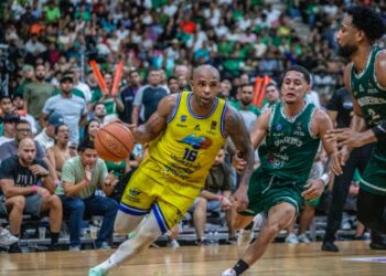Marinos pega primero en la final de la SPB contra Guaiqueríes