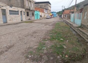 Voz Comunitaria |  La tarea pendiente de las autoridades en Las Charas es la rehabilitación de las calles (+Fotos)