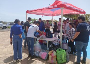 Anzoátegui, Sucre y Nueva Esparta enviaron brigadistas y activaron centros de acopio por terremotos en Caracas (+Fotos)