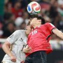Corea va de menos a más y derrota 2-1 a Chequia, en el debut de ambos