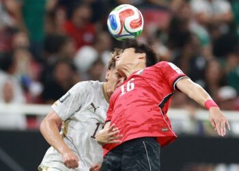 Corea va de menos a más y derrota 2-1 a Chequia, en el debut de ambos