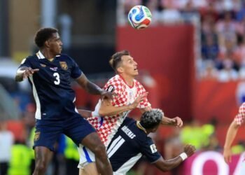 Croacia toma aire con un gol de Budimir y elimina a Panamá