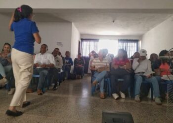 Gremios educativos de Sucre participaron en taller sobre la situación laboral y de derechos humanos