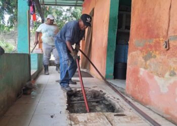 Hidroven y la alcaldía realizan mantenimiento a la red de aguas servidas de Río Caribe