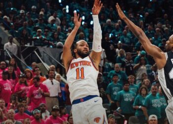 Los Knicks plantan su bandera en San Antonio en el inicio de las Finales de la NBA