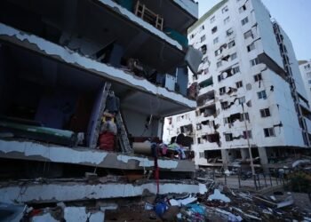 Caos y desolación en La Guaira, una ciudad destrozada por los derrumbes en Venezuela