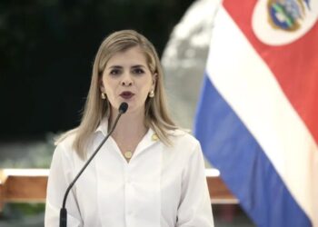 Laura Fernández conversa con Delcy Rodríguez y le ofrece ayuda a Venezuela tras terremotos