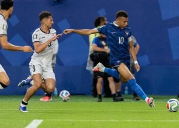 Una fiesta de Mbappé pasada por agua lleva a Francia a un triunfo sobre Irak
