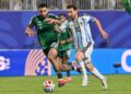Messi marca tres goles y Argentina ratifica favoritismo al batir 3-0 a Argelia