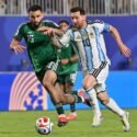 Messi marca tres goles y Argentina ratifica favoritismo al batir 3-0 a Argelia