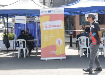 ¿Cómo pueden acceder los migrantes venezolanos al apoyo psicológico gratuito en Perú?