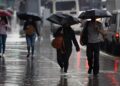 Dos ondas tropicales y una vaguada provocan intensas lluvias en gran parte del país