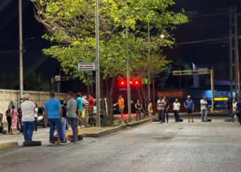 “Sin agua, sin gas y con luz a medias”: vecinos protestaron en Cumaná