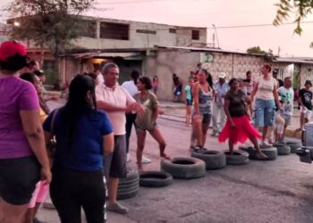 Vecinos de La Llanada protestaron para exigir agua por tuberías en Cumaná