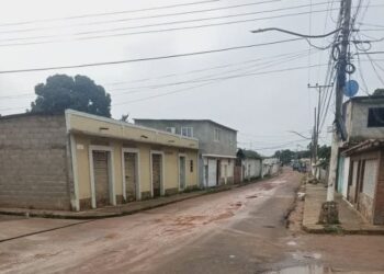 En la calle Amalia Guevara de Santa Ana persisten fallas en la red de cloacas
