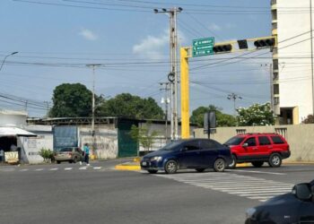 Conductores ignoran señales de tránsito pese a semáforos operativos en Cumaná