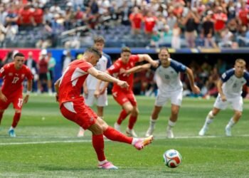 Suiza golea 4-1 a Bosnia y se pone a la cabeza del grupo