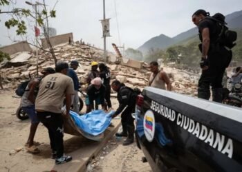 El mundo se vuelca sobre Venezuela con equipos de rescate y ayuda humanitaria