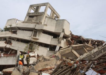 Sigue la evaluación del rescate del niño Fabio tras nueve días de la catástrofe