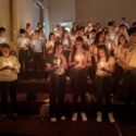 Las velas simbolizaron una forma de homenaje y permanencia para quienes partieron